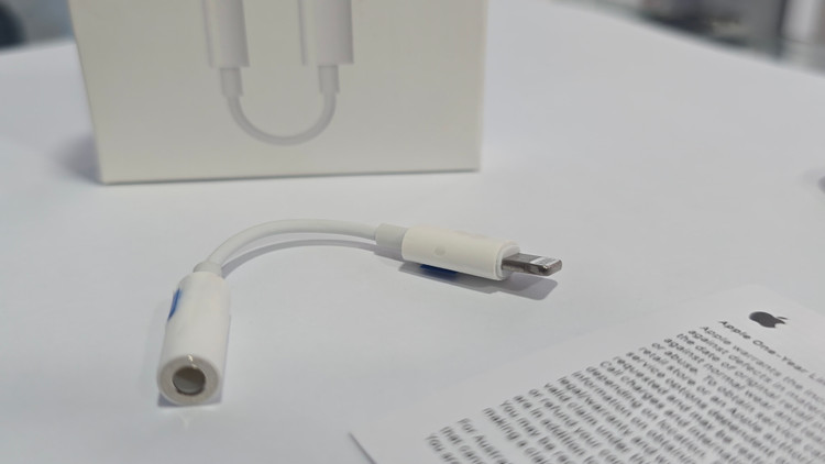 مبدل لایتنینگ به جک هدفون 3.5 میلیمتری
